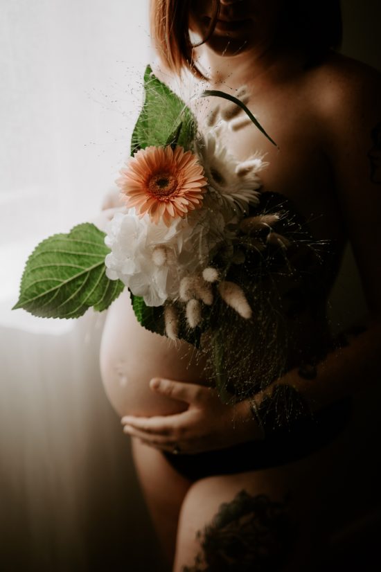 Séance photo grossesse intimiste à Strasbourg