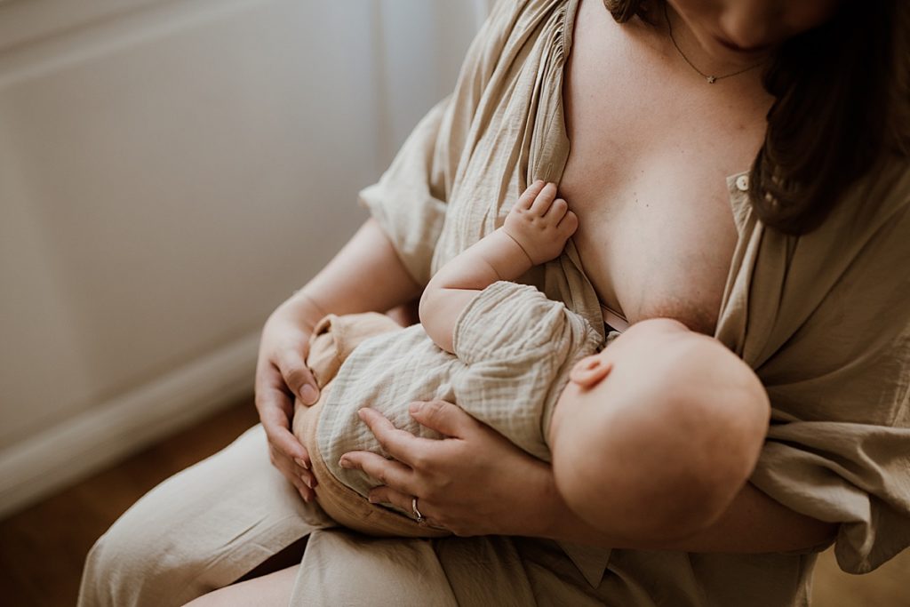 Photographe maternité allaitement bébé Strasbourg Alsace