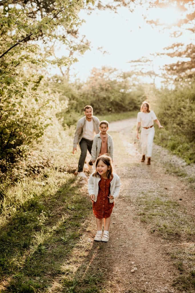 Séance photo en famille au coucher du soleil en Alsace